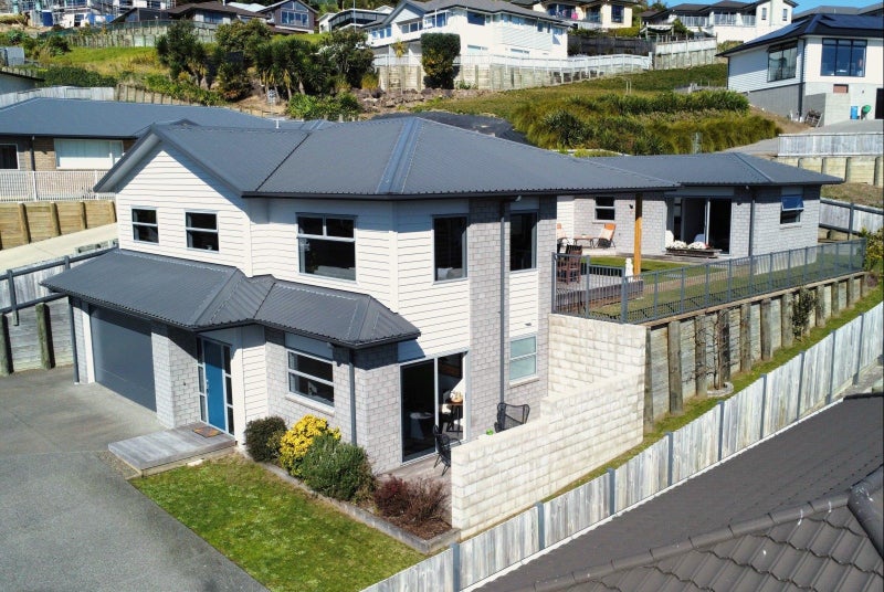 111 Oteki Park Drive, Welcome Bay, Tauranga - Carousel 2