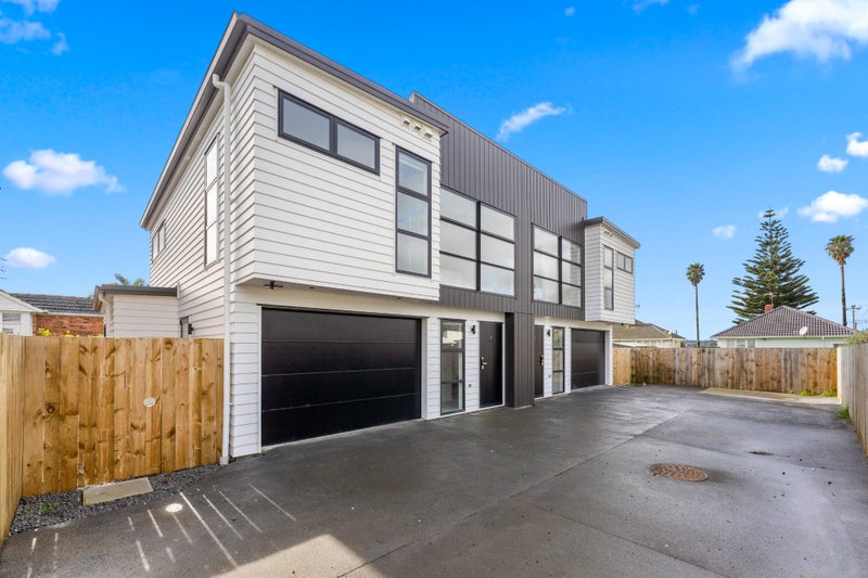 12 Pirangi Street, Point England, Auckland - Carousel 1