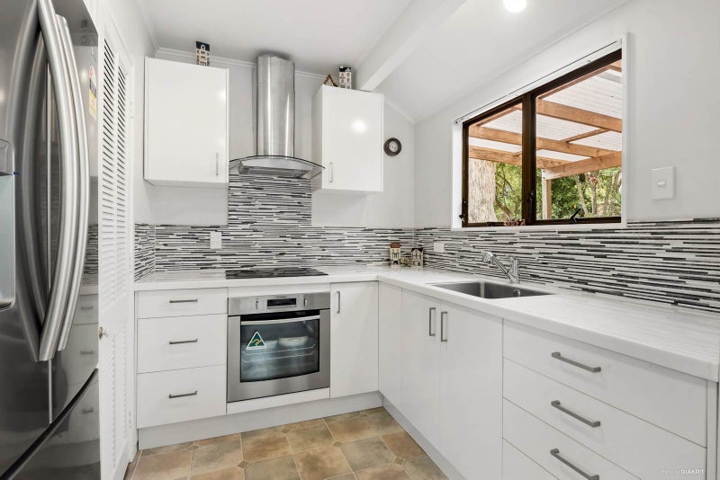 16 Tacitus Place, Totara Vale, Auckland - Carousel 2