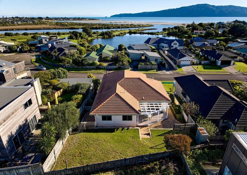 11 Major Durie Place, Waikanae Beach, Waikanae - Carousel 18