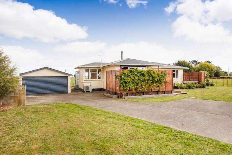1029 Rangitikei Line, Newbury - Carousel 1