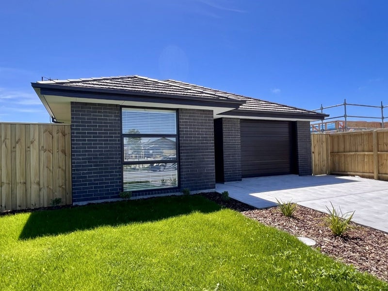 4 Applegrove Crescent, Belfast, Christchurch - Carousel 2