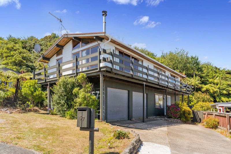 57 Mulberry Street, Maungaraki, Lower Hutt - Carousel 1