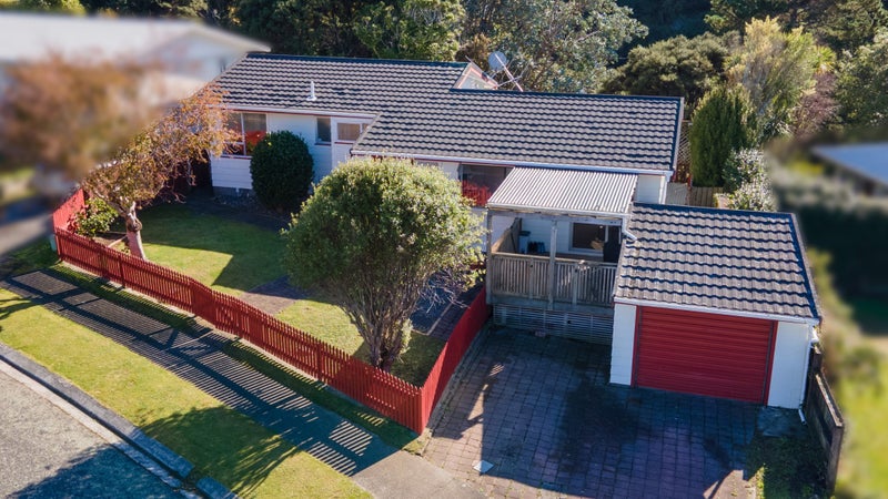 15 Woolwich Close, Whitby, Porirua - Carousel 1