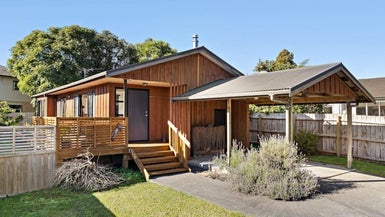 3/10 Springbank Lane, Te Atatu Peninsula, Auckland - Carousel 1