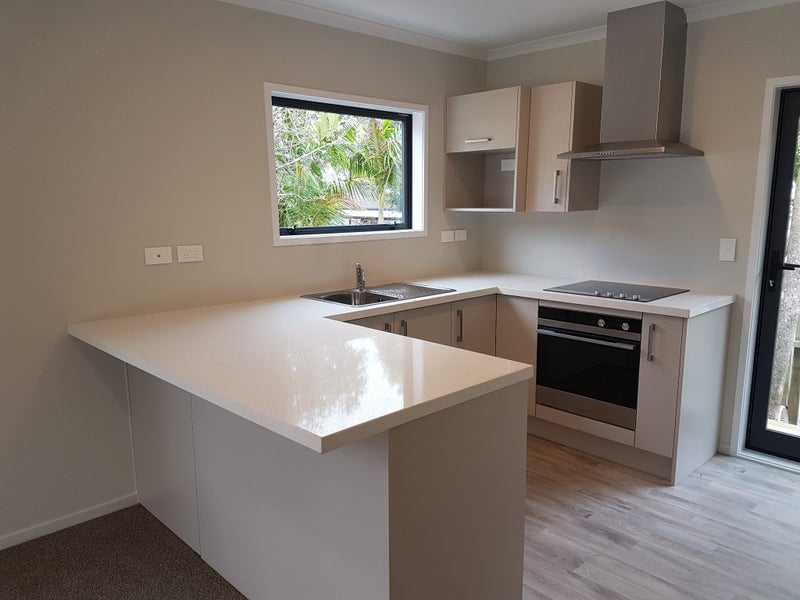 16 Jenanne Place, Totara Vale, Auckland - Carousel 2