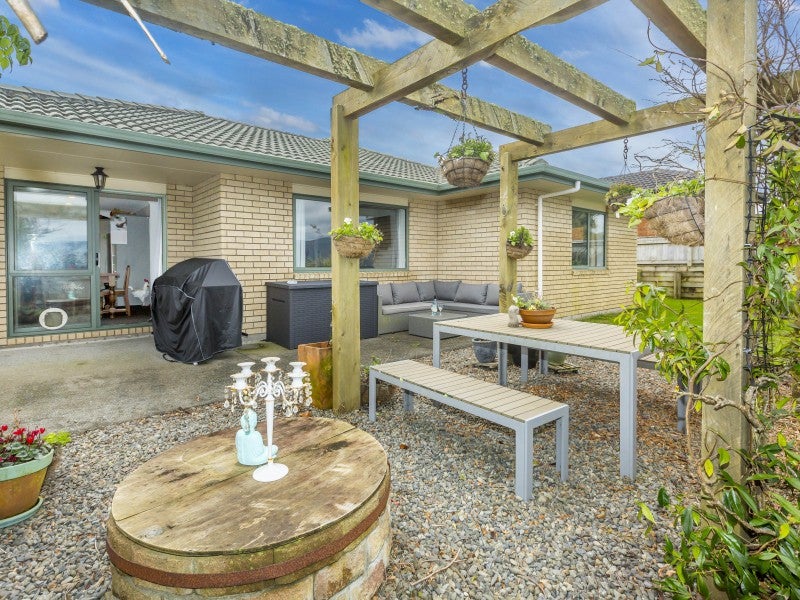 32 Percy Kinsman Crescent, Riverstone Terraces, Upper Hutt - Carousel 1