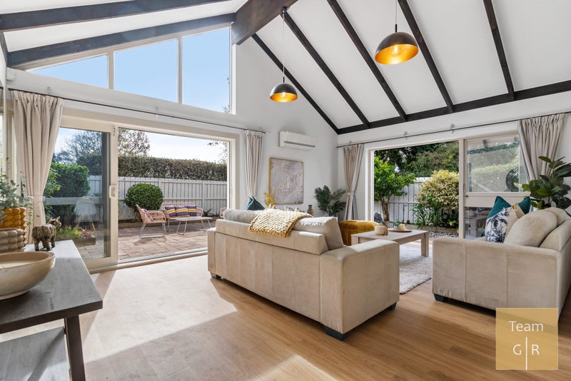 2/11 Tulloch Place, Conifer Grove, Takanini - Carousel 1