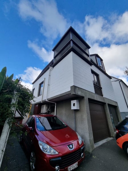 9A Pitarua Street, Thorndon, Wellington - Carousel 1