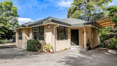 1A Derwent Crescent, Titirangi, Auckland - Carousel 1