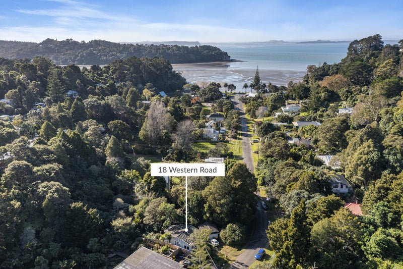 18 Western Road, Laingholm, Auckland - Carousel 1