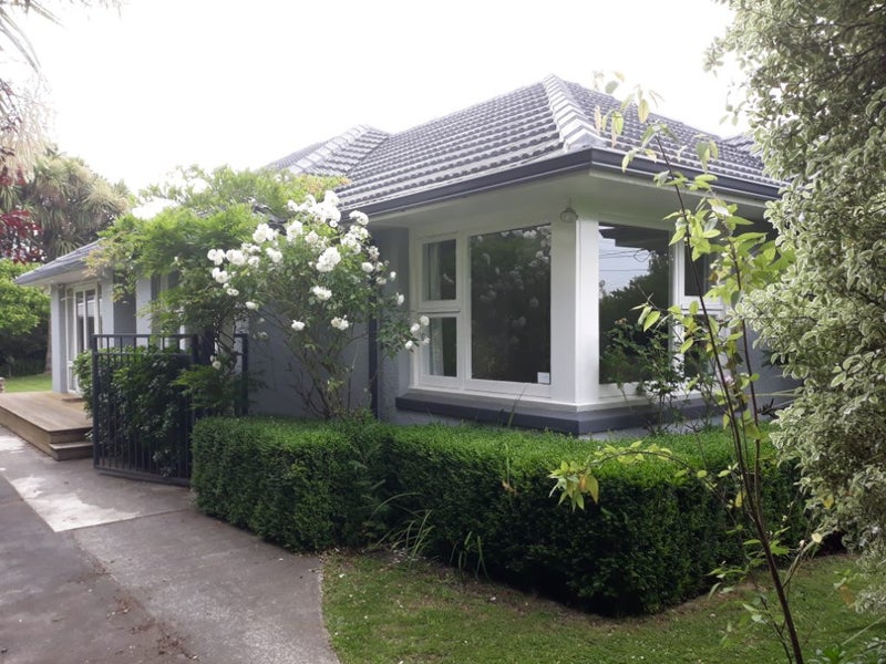 14 Manor Place, Bryndwr, Christchurch - Carousel 1