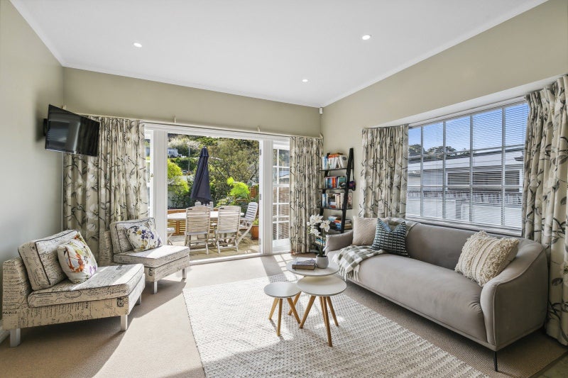 73 Oxford Street, Tawa, Wellington - Carousel 2