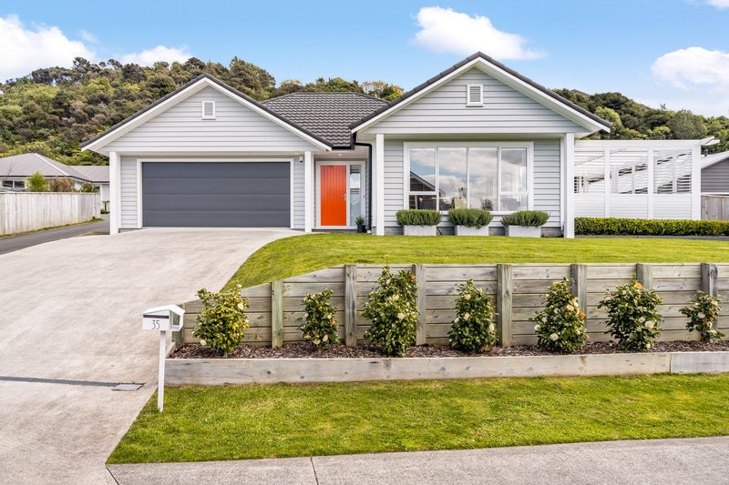 35 Kurth Crescent, Silverstream, Upper Hutt - Carousel 1