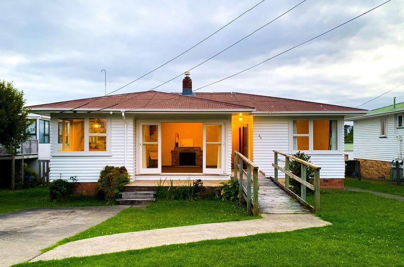 25 Rosamund Avenue, New Windsor, Auckland - Carousel 2