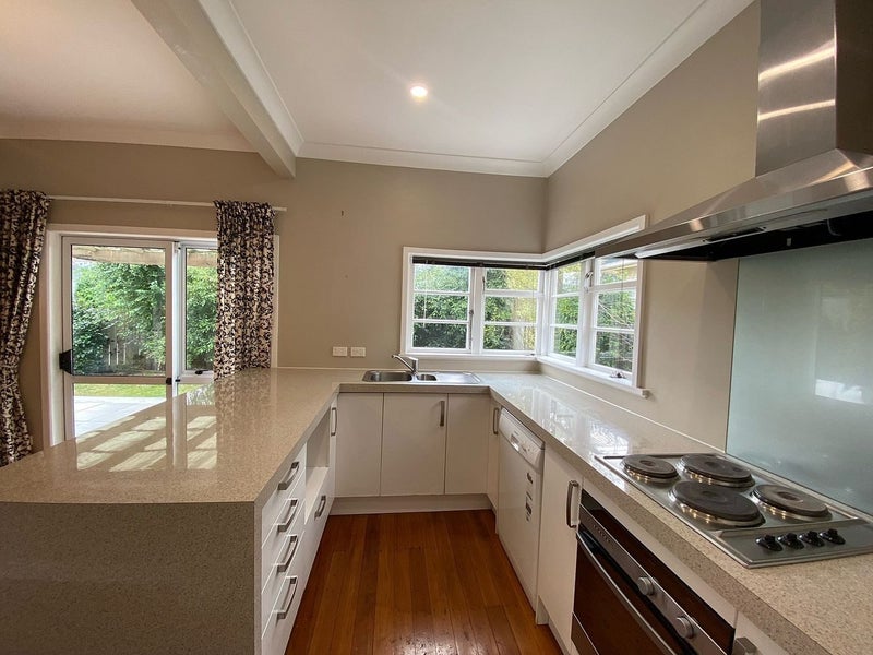 15A Saint Ronans Avenue, Waterloo, Lower Hutt - Carousel 1