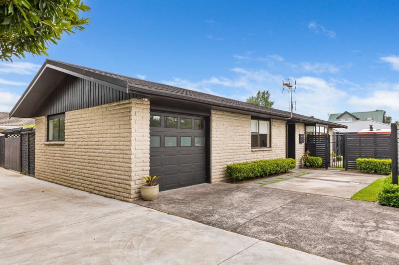 8 Queens Road, Glen Avon, New Plymouth - Carousel 1