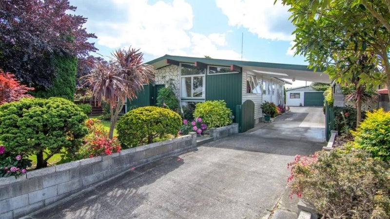 27 Raglan Avenue, Cloverlea, Palmerston North - Carousel 1