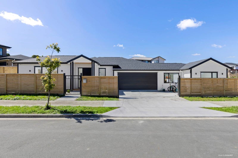135 Tiriwa Drive, Massey, Auckland - Carousel 1