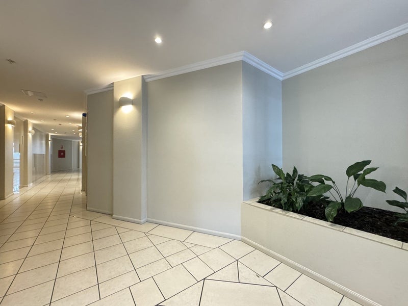 3B/5 Kent Terrace, Mount Victoria, Wellington - Carousel 2