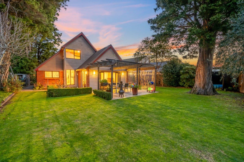 9 Johnswood Grove, Clouston Park, Upper Hutt - Carousel 1