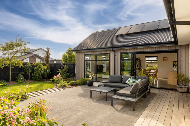 10 Little Gem Road, Hornby, Christchurch - Carousel 1