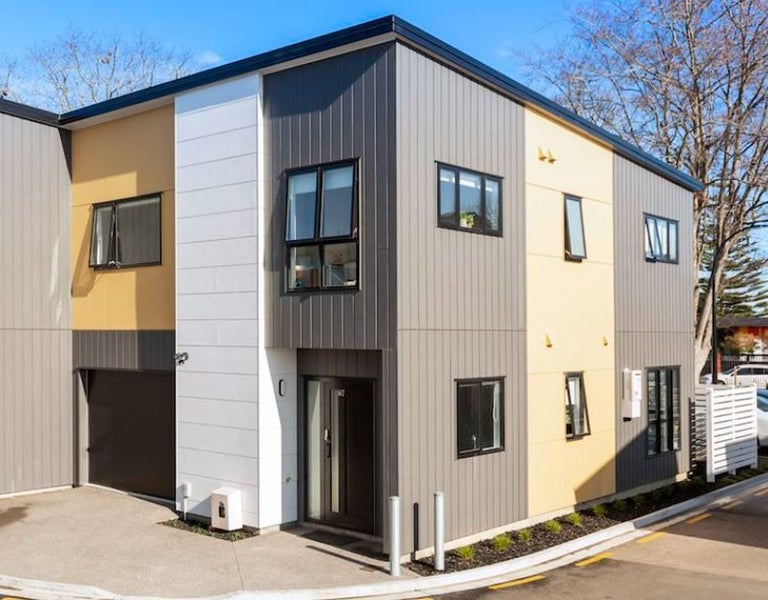 3/2 Joshua Lane, Hamilton East, Hamilton - Carousel 1