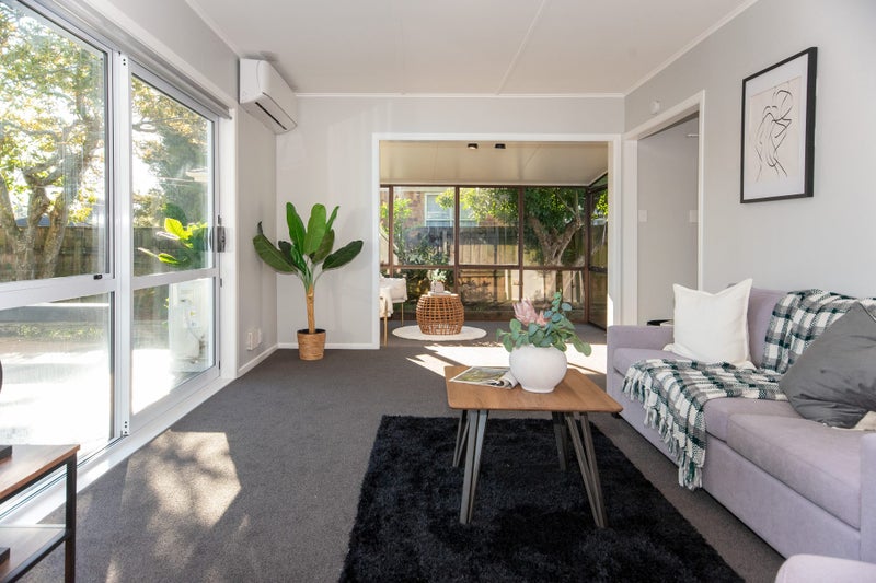 8 Fenwick Crescent, Hillcrest, Hamilton - Carousel 2