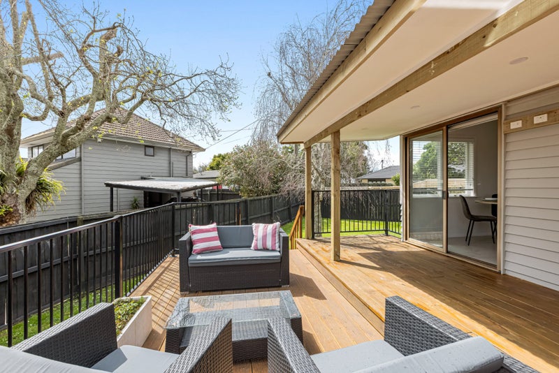 1/222 Beach Haven Road, Beach Haven, Auckland - Carousel 1