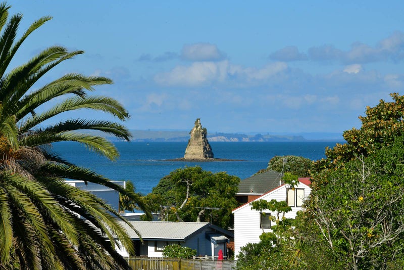 7B Zita Avenue, Matakatia, Whangaparaoa - Carousel 1