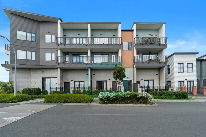 2/2 Mahalo Avenue, Wiri, Auckland - Carousel 1