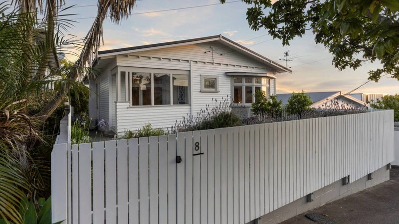 8 Westmere Park Avenue, Westmere, Auckland - Carousel 1