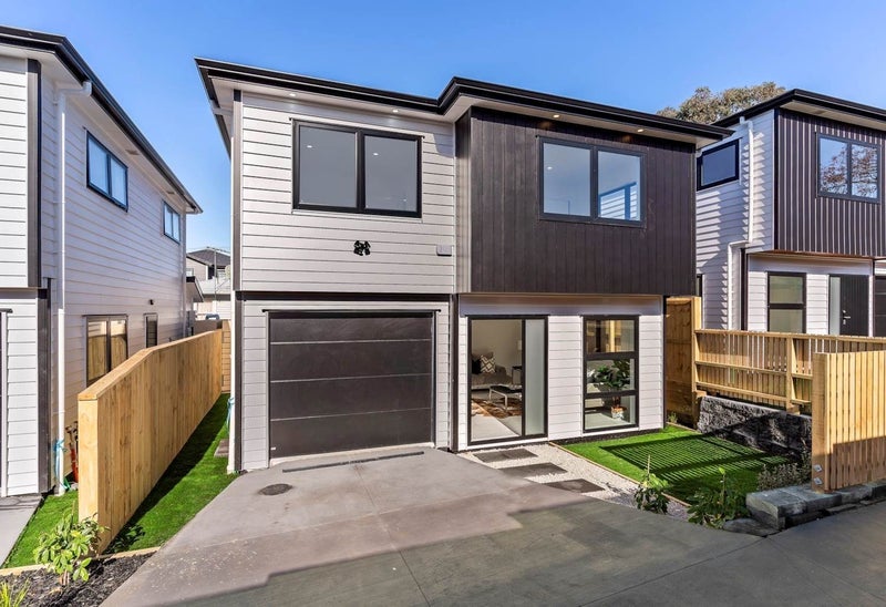 21B Borrowdace Avenue, Botany Downs, Auckland - Carousel 1