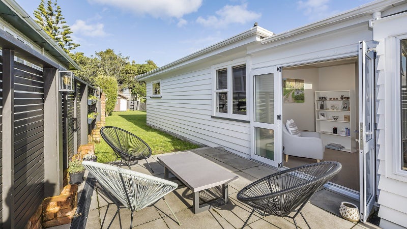 9 Huntleigh Park Way, Ngaio, Wellington - Carousel 1