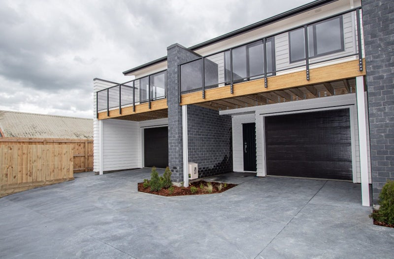 8/10 Charlemont Street, Whitiora, Hamilton - Carousel 1