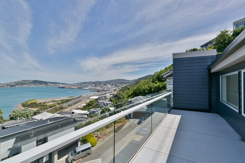 12 Brasch Way, Kaiwharawhara, Wellington - Carousel 2