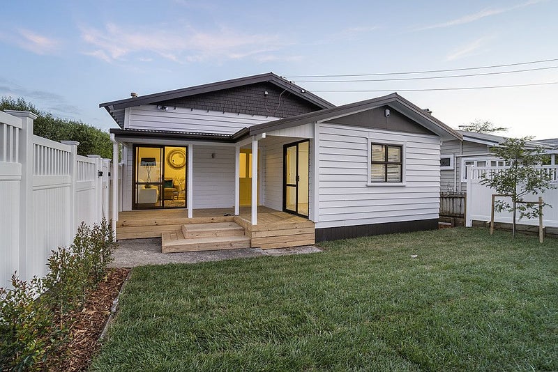 49 HERETAUNGA AVENUE, Onehunga, Auckland - Carousel 1