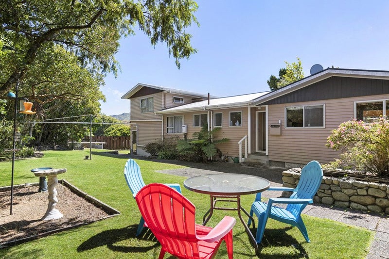 8 Radiata Grove, Brown Owl, Upper Hutt - Carousel 2