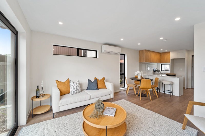 33 Selo Street, Glen Eden, Auckland - Carousel 1