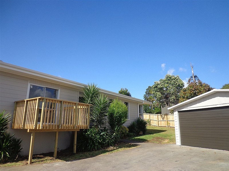 32 Glennandrew Drive, Half Moon Bay, Auckland - Carousel 1