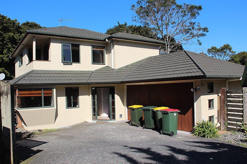 32 Holdaway Avenue, Northcote, Auckland - Carousel 1