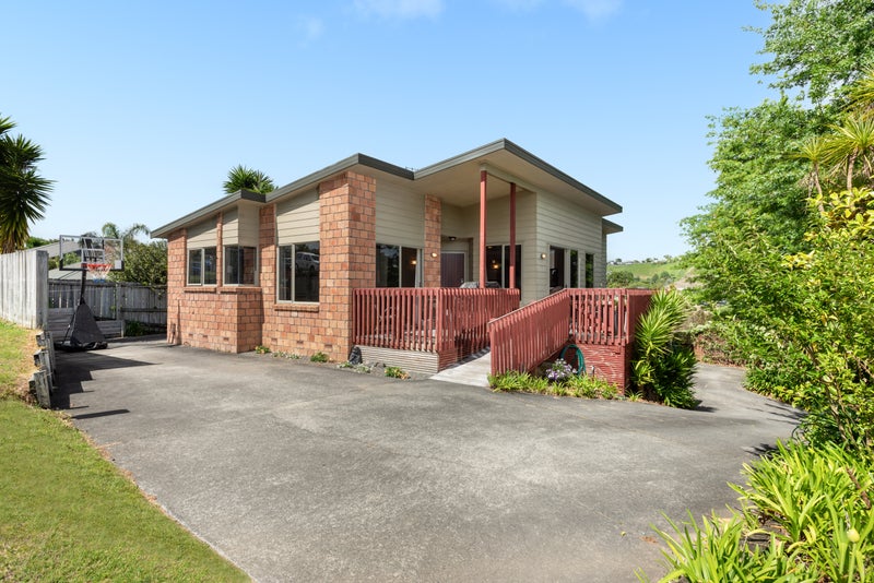 2 Lysaght Place, Welcome Bay, Tauranga - Carousel 2