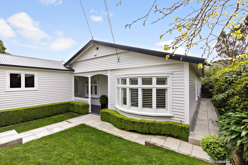134 Messines Road, Karori, Wellington - Carousel 1