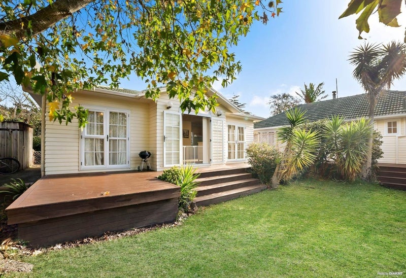 28 Ocean View Road, Northcote, Auckland - Carousel 1