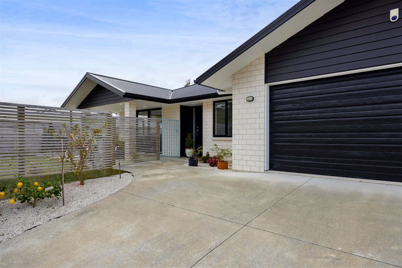 6 Frederick Place, Whalers Gate, New Plymouth - Carousel 2