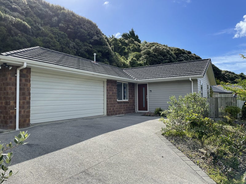 21 Banks Boulevard, Whitby, Porirua - Carousel 1