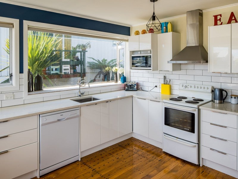 8 Eskdale Road, Papakowhai, Porirua - Carousel 2