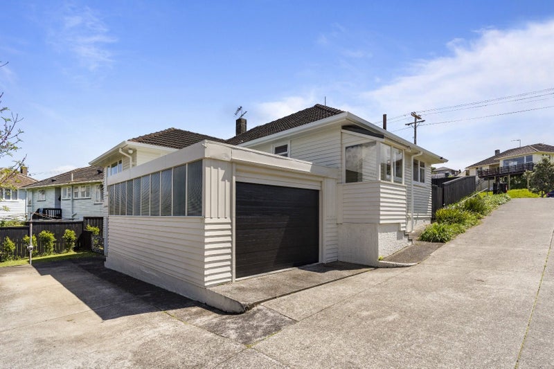 9 Leybourne Circle, Glen Innes, Auckland - Carousel 1