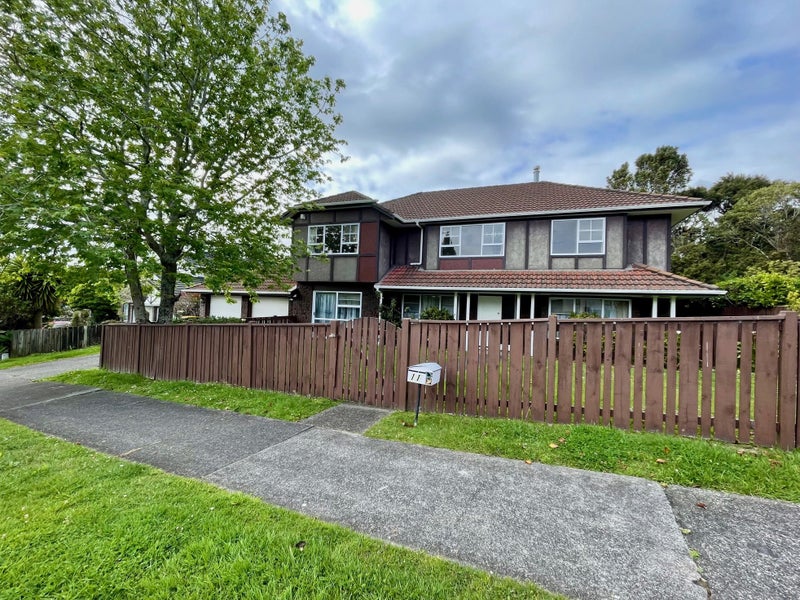 11 Ravenstone Place, Chatswood, Auckland - Carousel 1