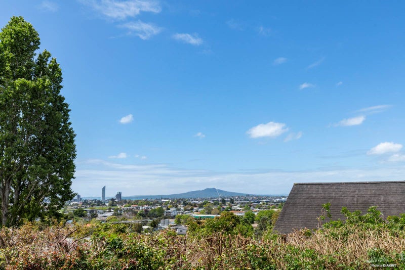 2/81 Raleigh Road, Northcote, Auckland - Carousel 2